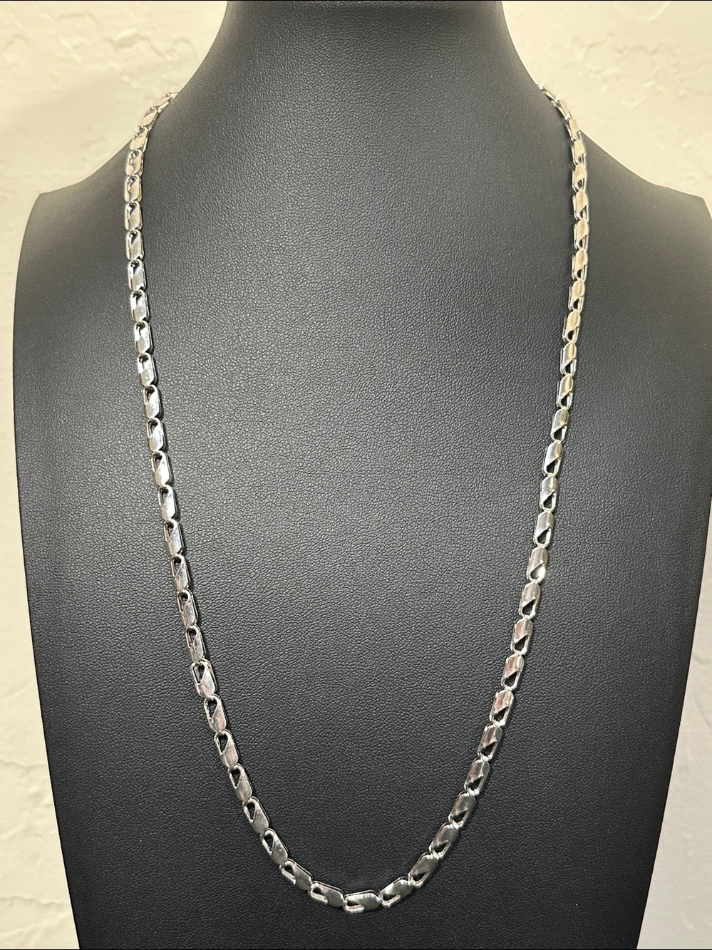 Hollow Teardrop Link Chain 22” Silver Tone Necklace